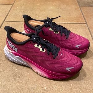 HOKA Arahi 6 Women’s US Size 9.5 Running Shoes Sneakers purple/white